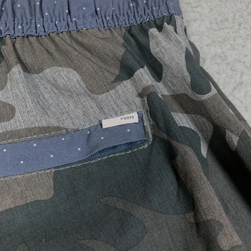 Vuori Banks Shorts Men's Medium Grey Camo‎ Print V Cycled Stretch Woven Training